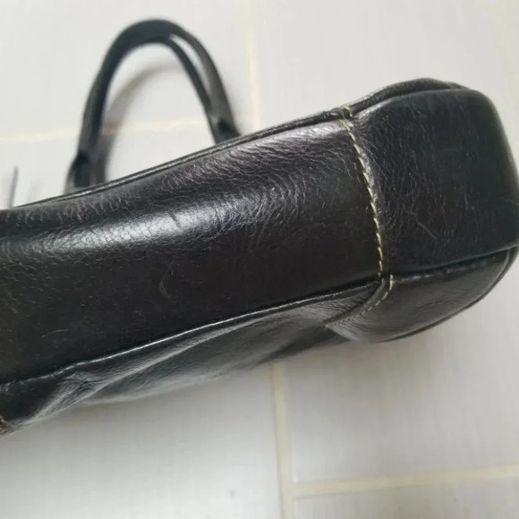 Tod's Black Leather Heart Shoulder Bag - Picture 5 of 12